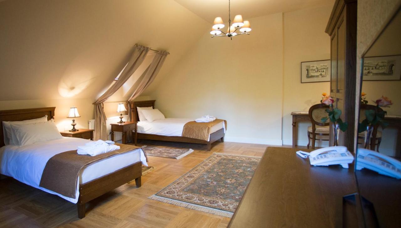 Palac Polanka Krosno Buitenkant foto