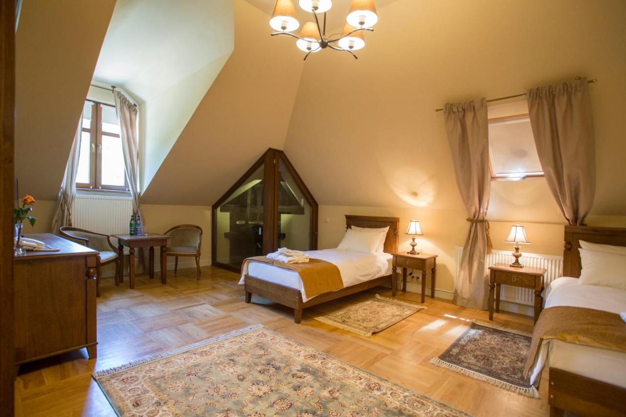Palac Polanka Krosno Buitenkant foto