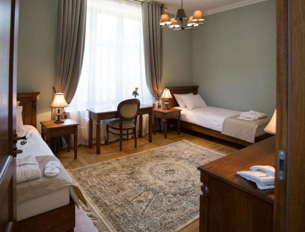 Palac Polanka Krosno Buitenkant foto