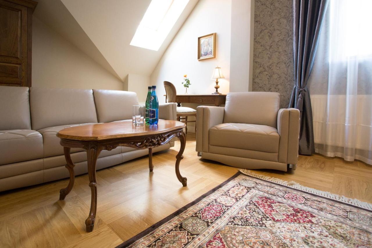 Palac Polanka Krosno Buitenkant foto
