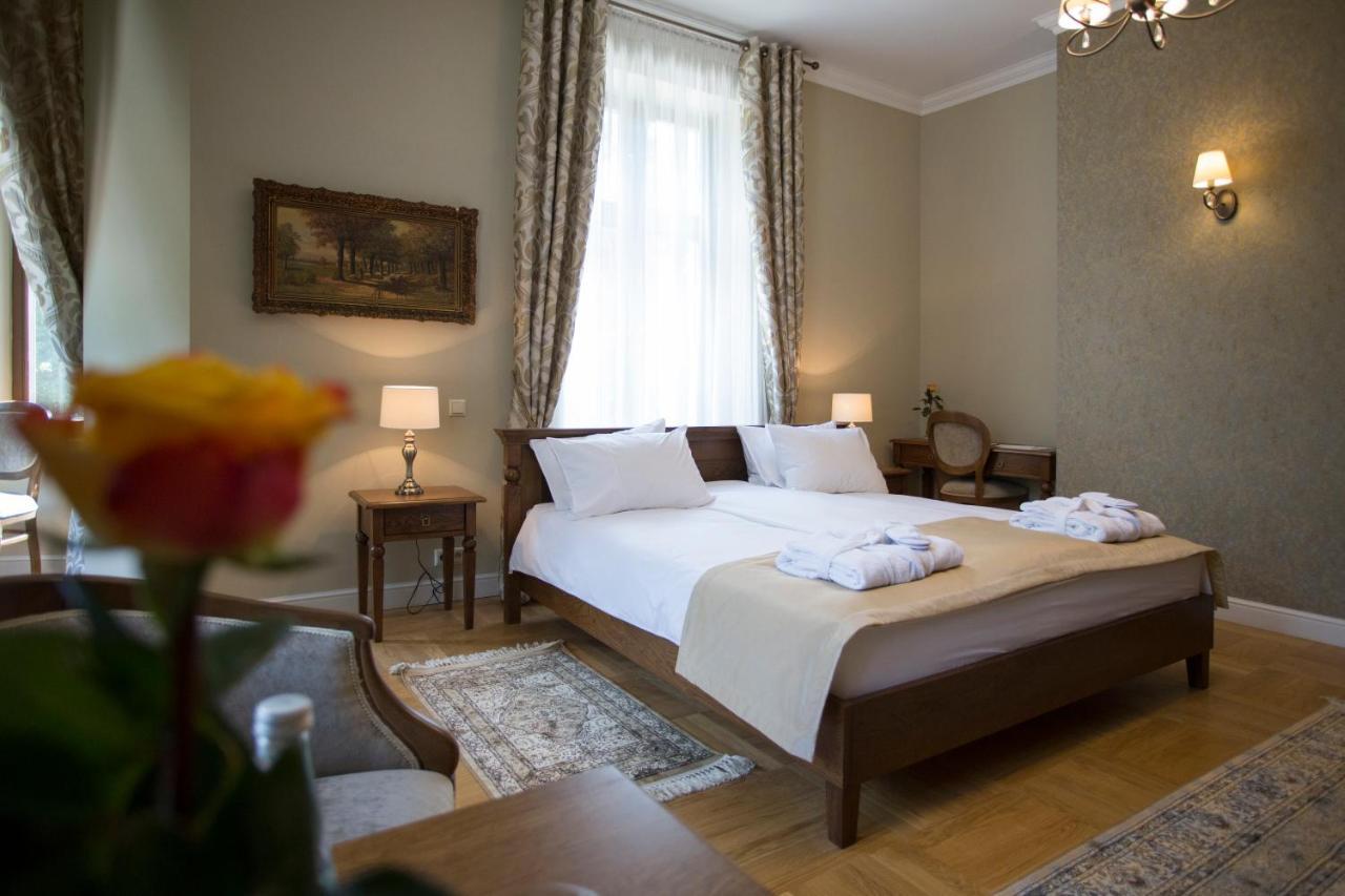 Palac Polanka Krosno Buitenkant foto