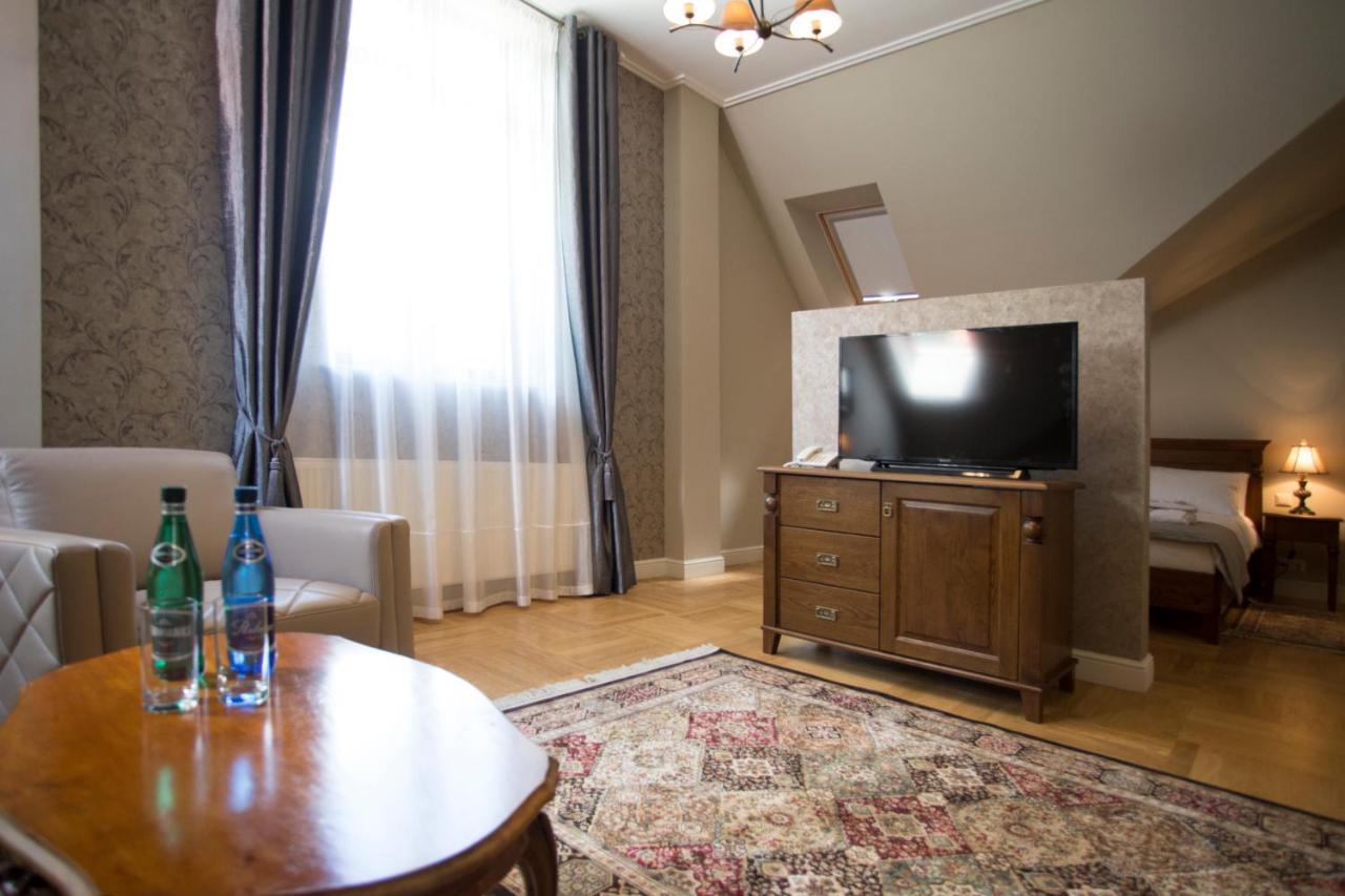 Palac Polanka Krosno Buitenkant foto
